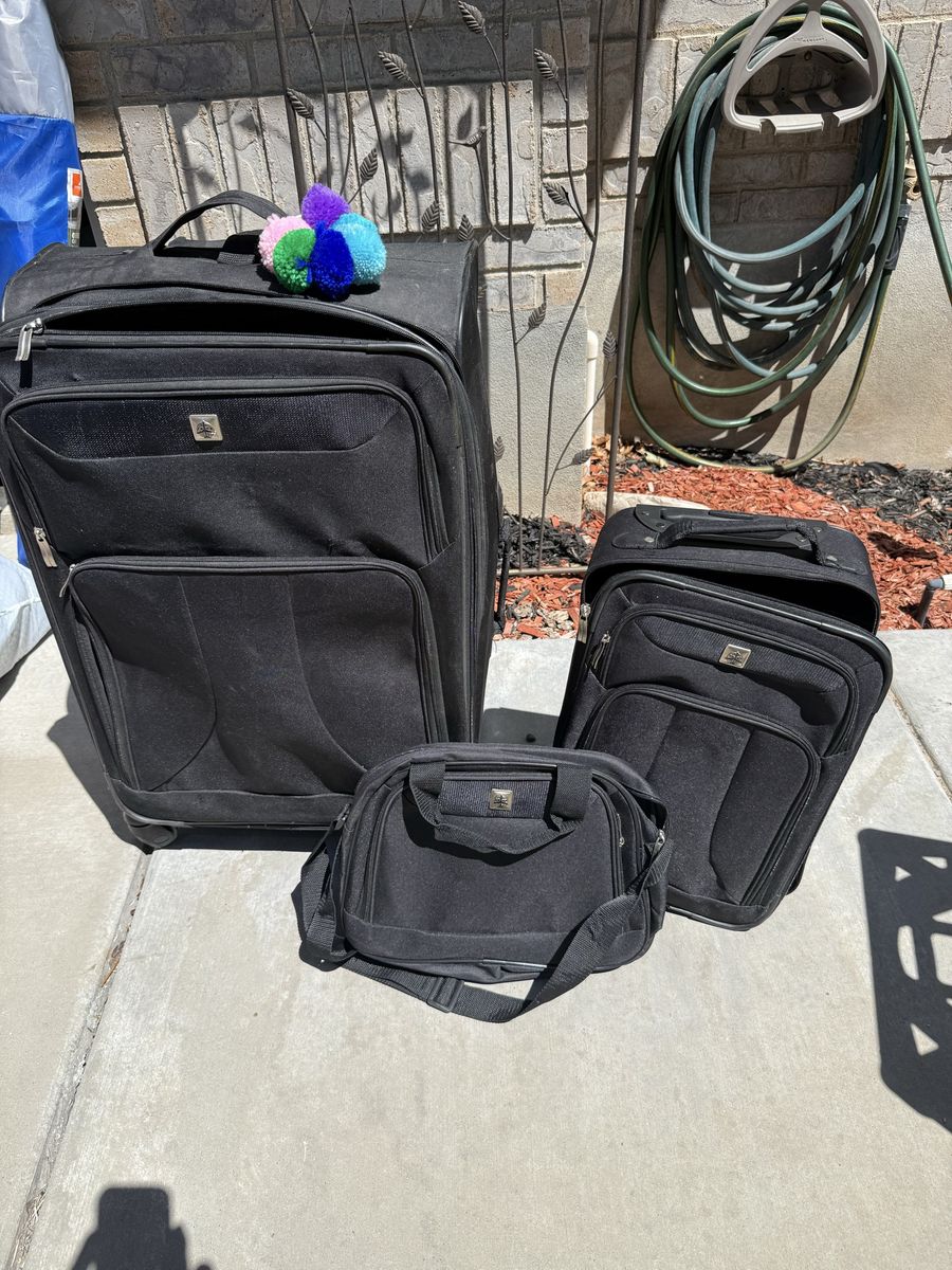 Traveler's Choice Black 3-Piece Luggage Set - 2 Spinner Suitcases & Carry-On