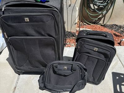 Traveler's Choice Black 3-Piece Luggage Set - 2 Spinner Suitcases & Carry-On