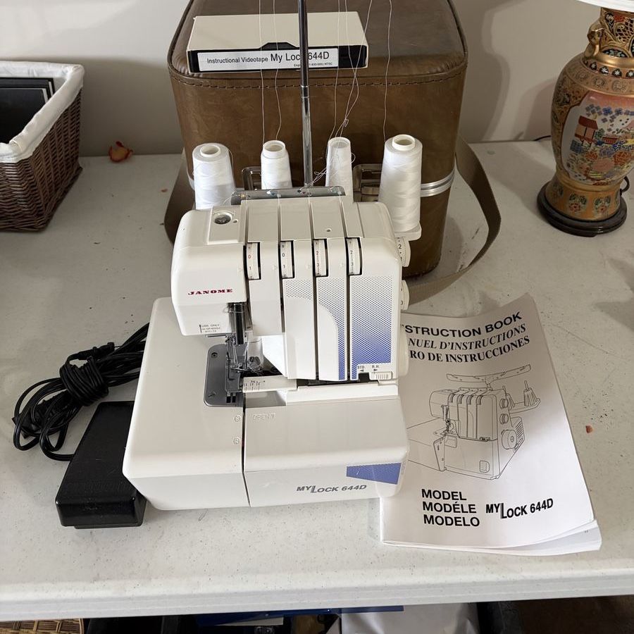 Janome MYLOCK 644D Serger