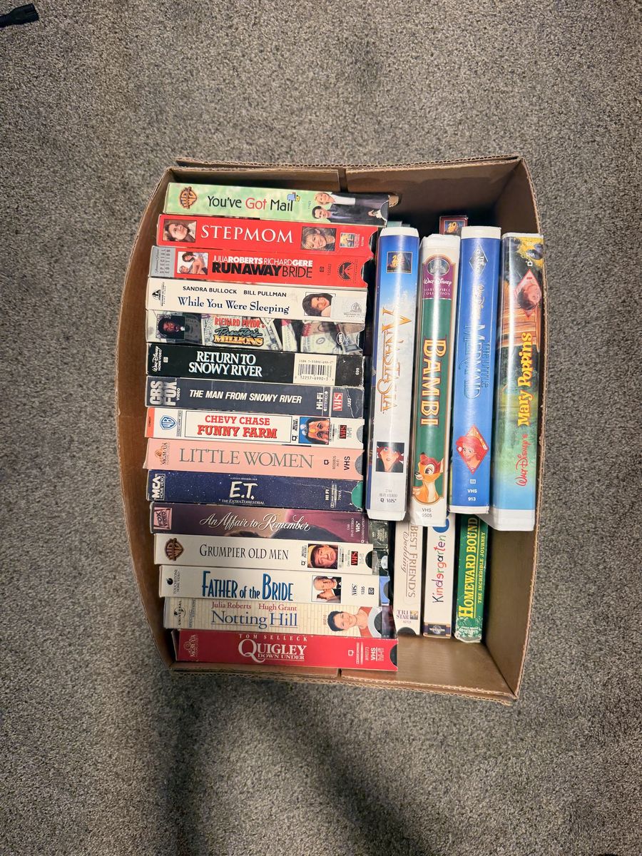 Lot of 20+ VHS Movies
