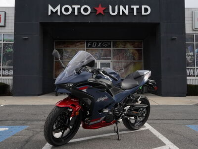 2026 Kawasaki Ninja® 500 ABS Metallic Matte Twilight Blue