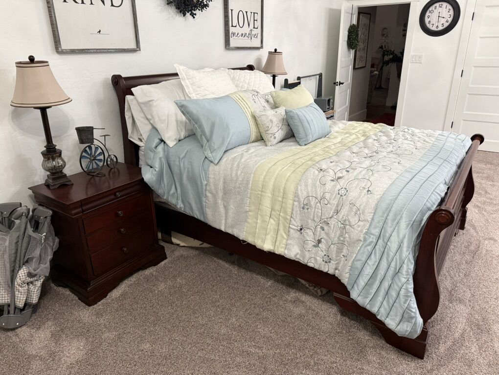 Queen Sleigh Bed Bedroom Set – Espresso