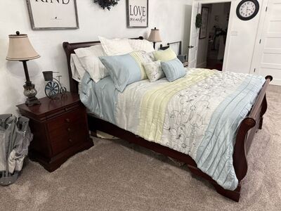 Queen Sleigh Bed Bedroom Set – Espresso