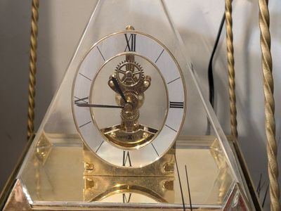 Howard & Miller 621-262 Pyramid Golden Gear Clock, Battery operated, working