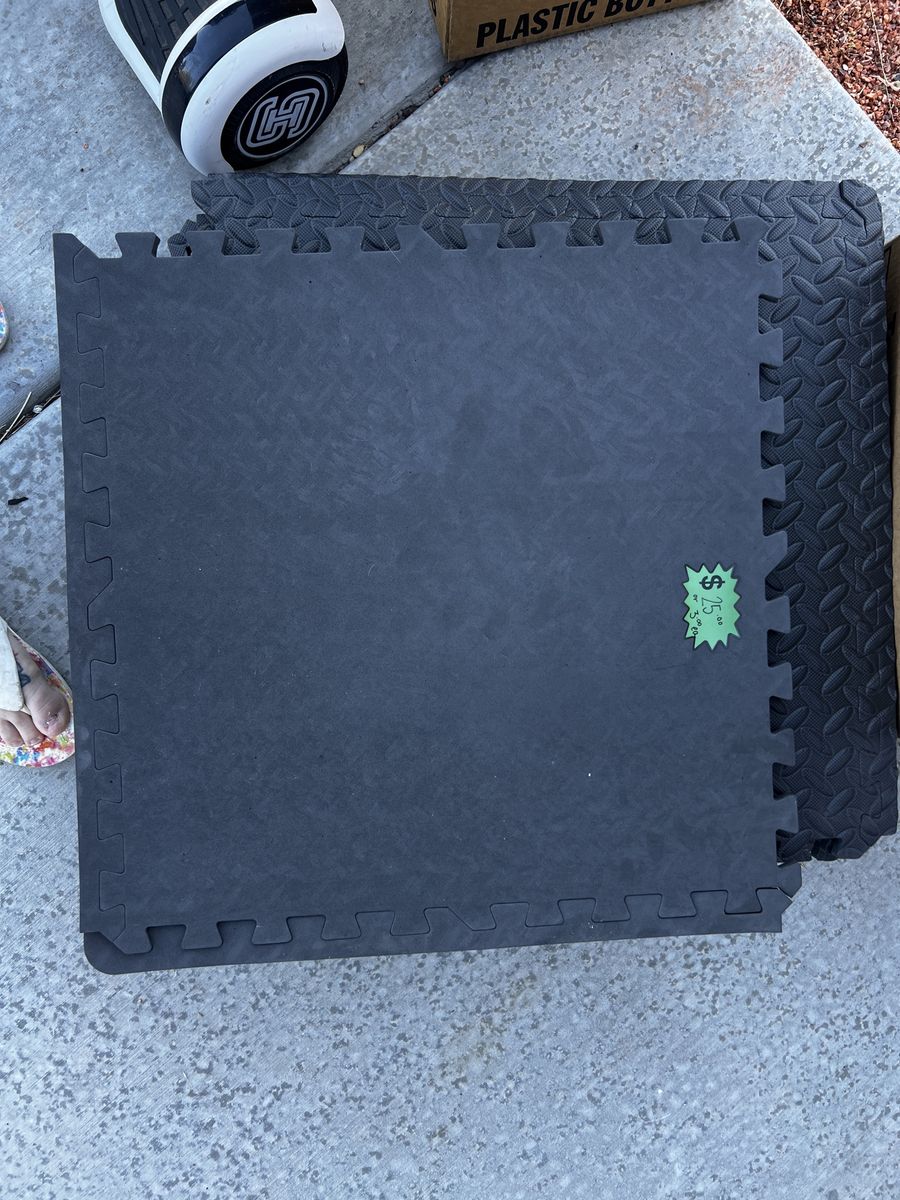 12 padded floor mats