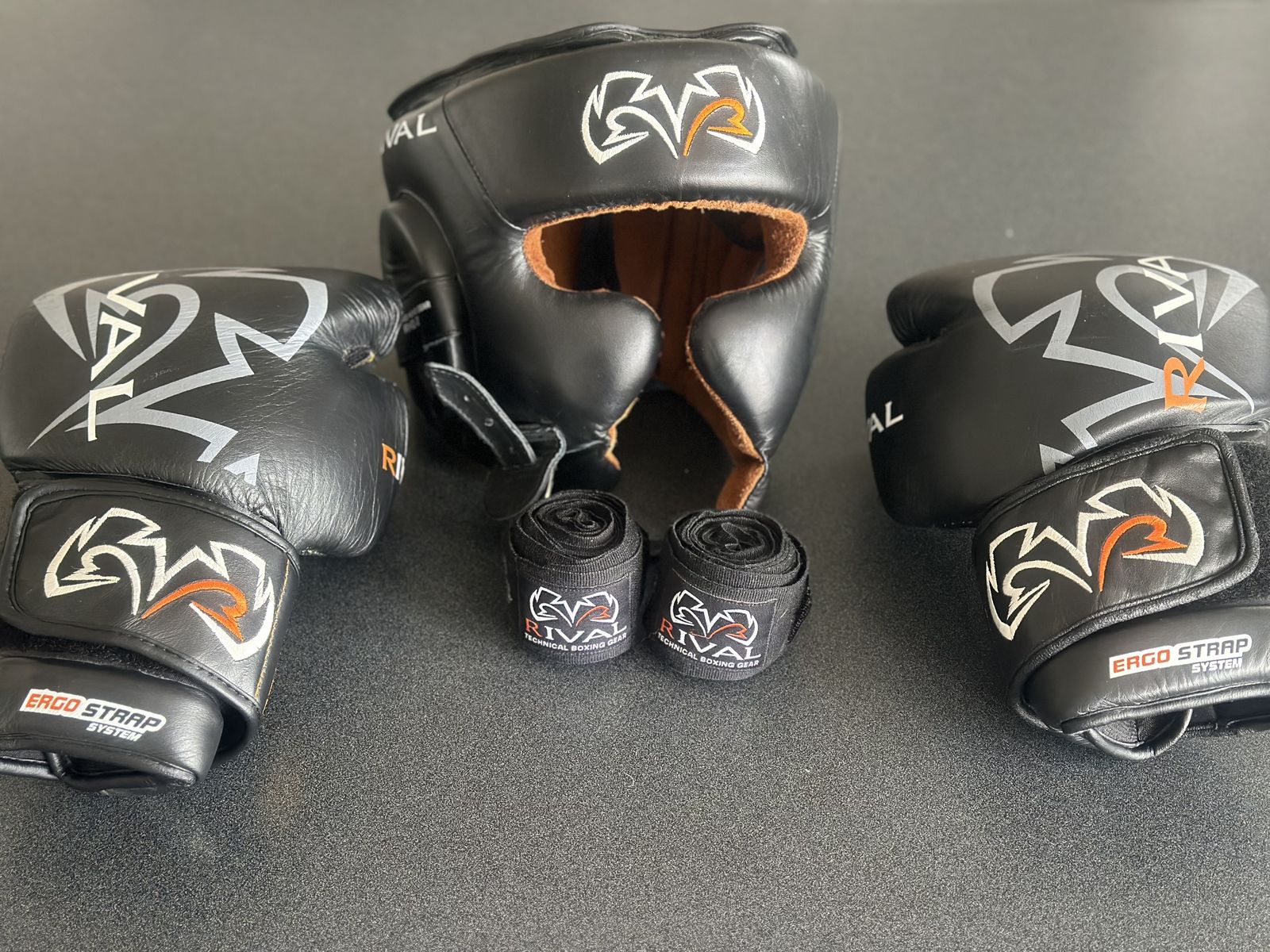 Boxing/MMA/Martial Arts Sparring Headgear/gloves
