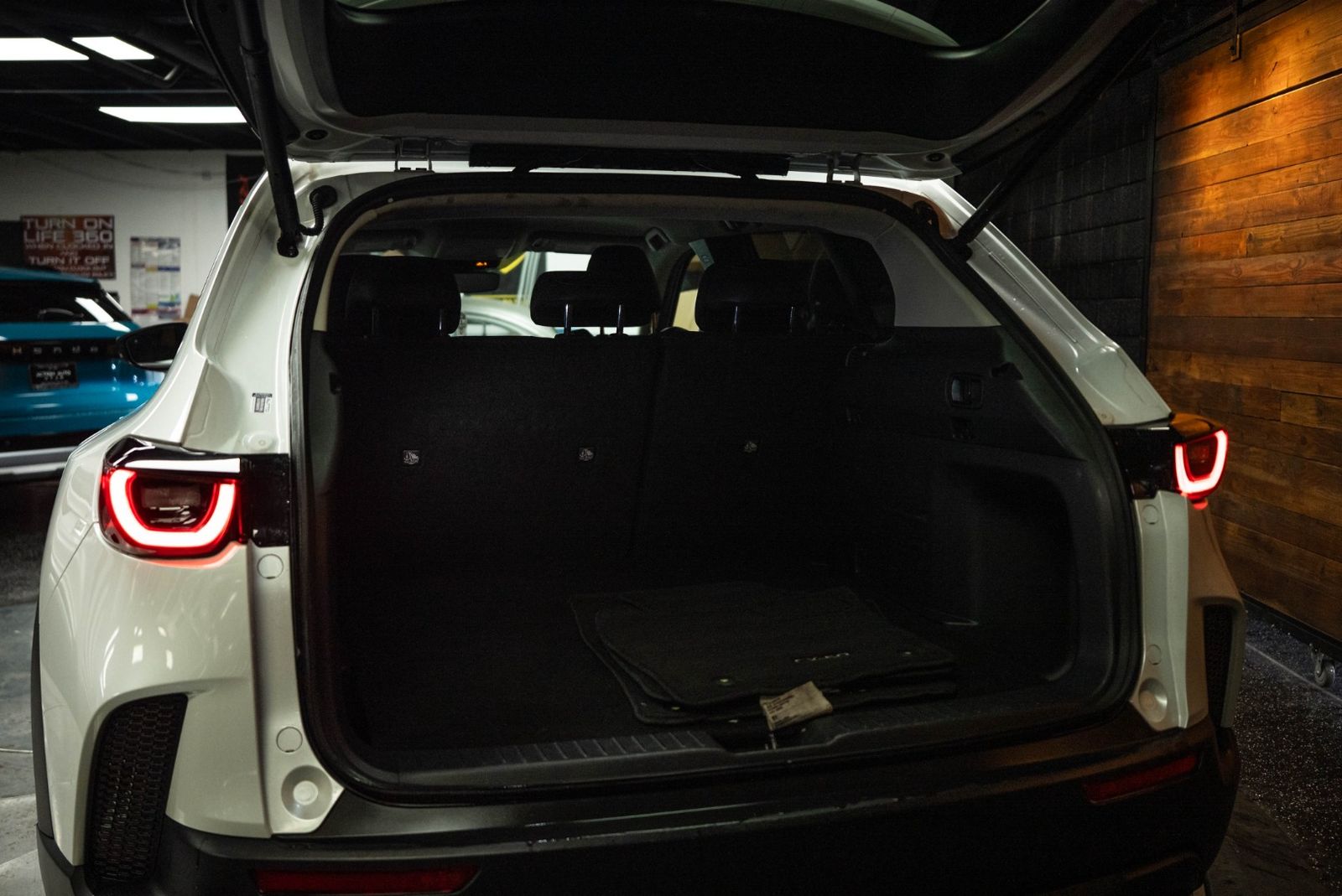 Main image 7