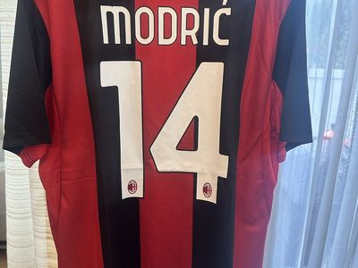 AC Milan 2026/27 Luka Modric #14 Jersey Men’s Home Kit Fits Extra Large