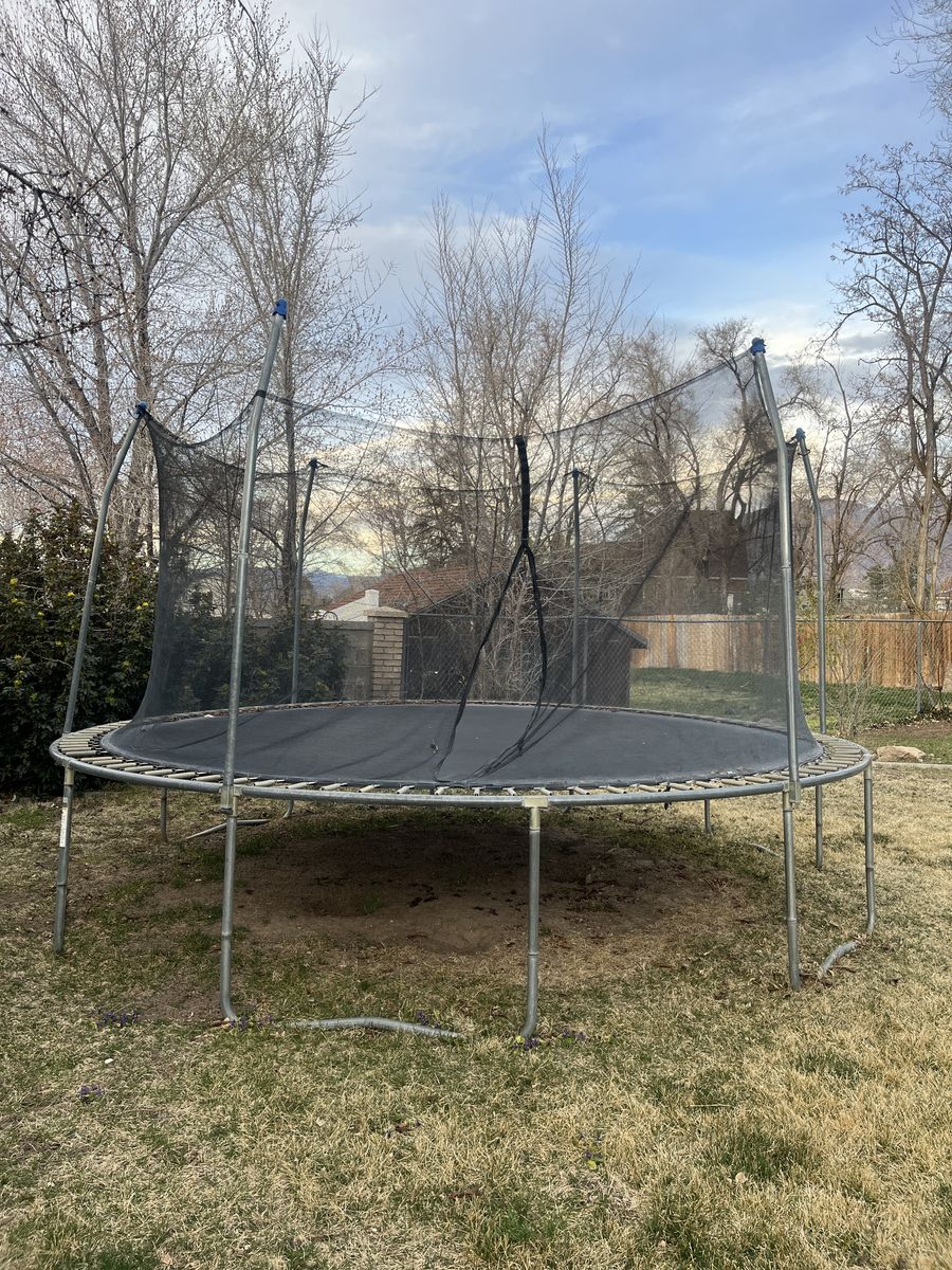 Round Trampoline with Safety Net