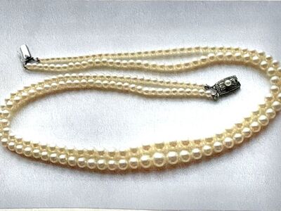 Valentine's Pearl Necklace