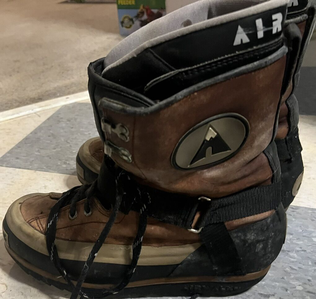 Retro Old School Leather Airwalk Snowboard Boots