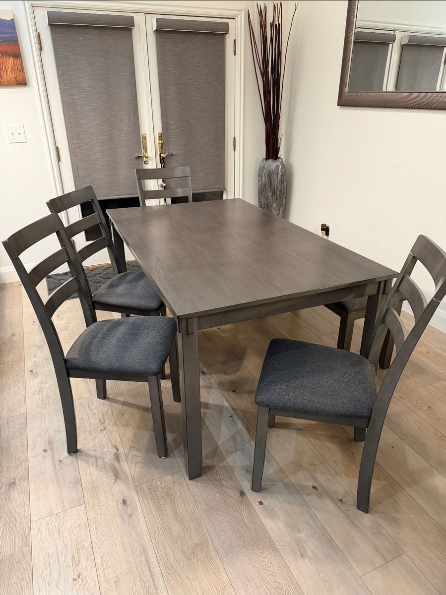 Almost New Kitchen/Dining Table
