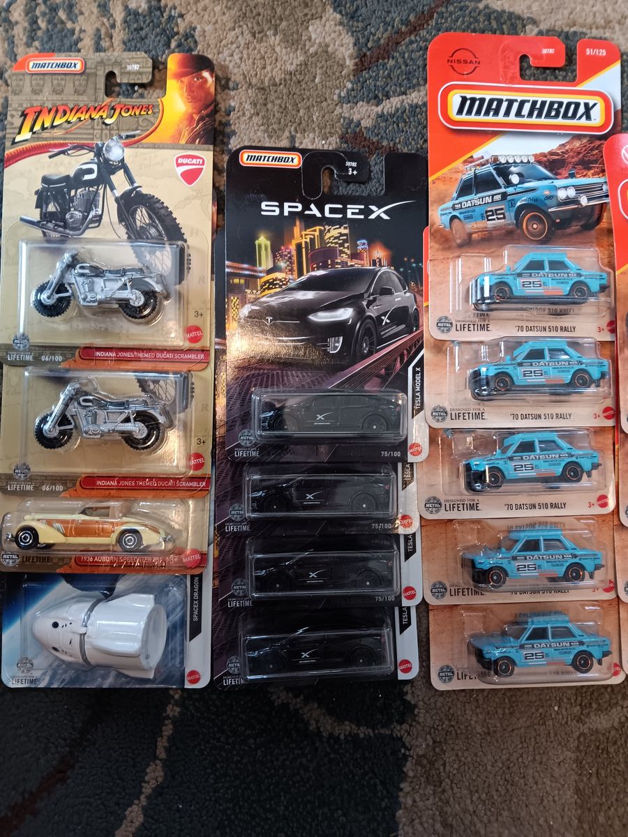 140 MATCHBOX CARS AND SETS AS SEEN IN PICTURES $100