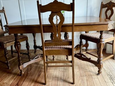 Vintage Solid Wood Jacobean Expandable Dining Table & 5 Chairs