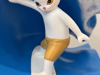 Yokoteen "Surfs Up" resin sculpture