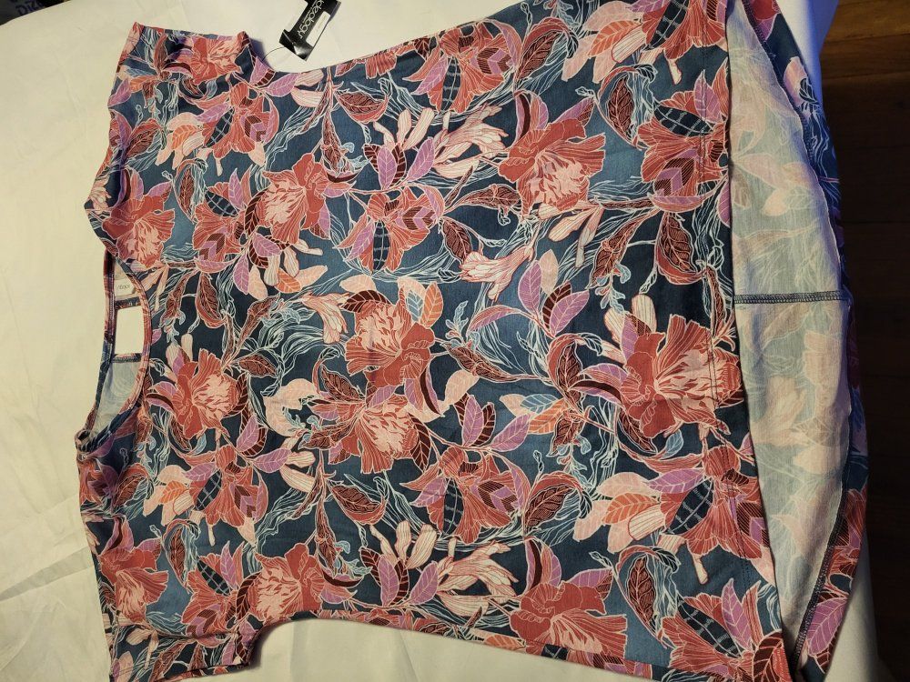 Ladies Ladie's size small athleasure  top