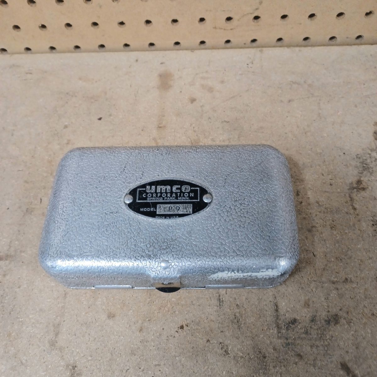 Vintage UMCO P-9 pocket tackle box