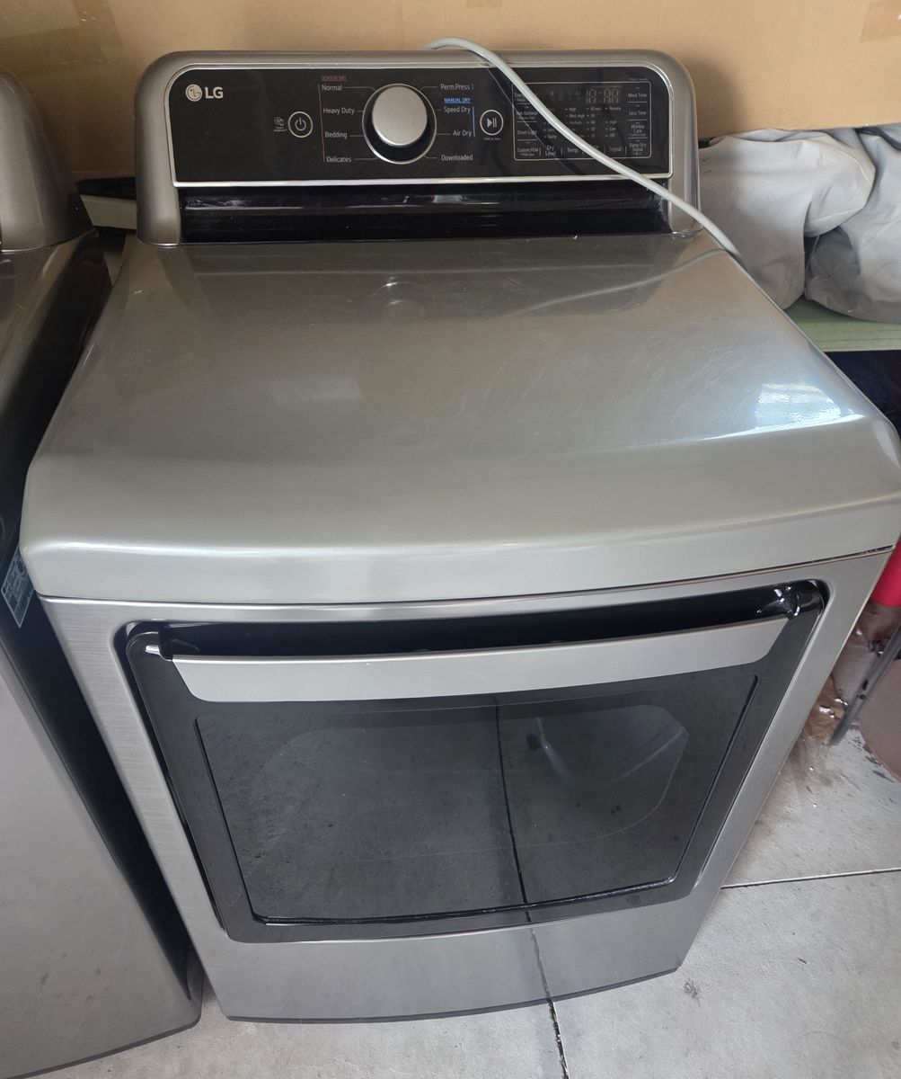 LG  Gas Dryer – Graphite Steel color