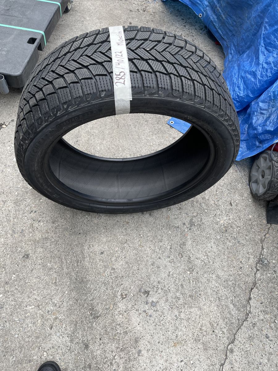 285/40/22 NEW MICHELIN TIRE