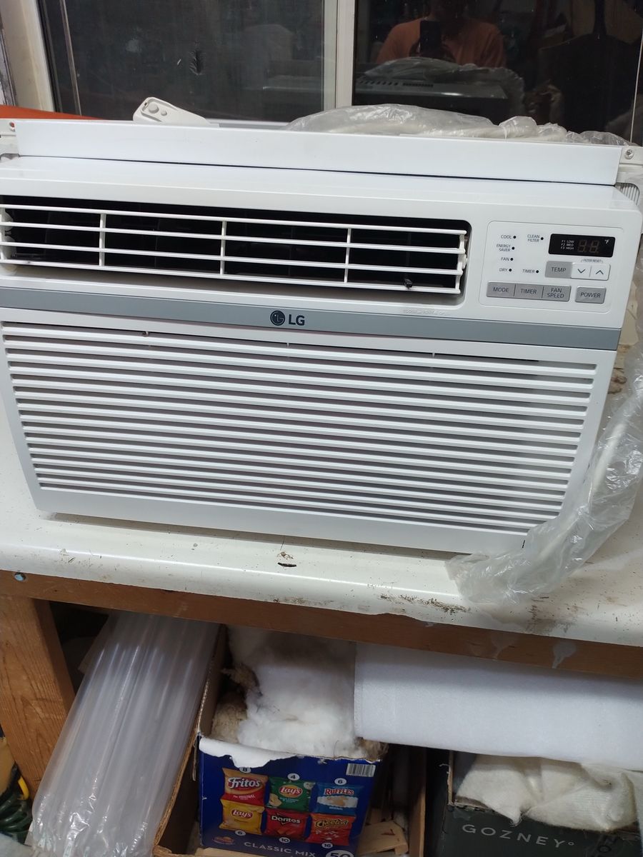 LG LW1216ER 12,000 BTU 115V Window Air Conditioner