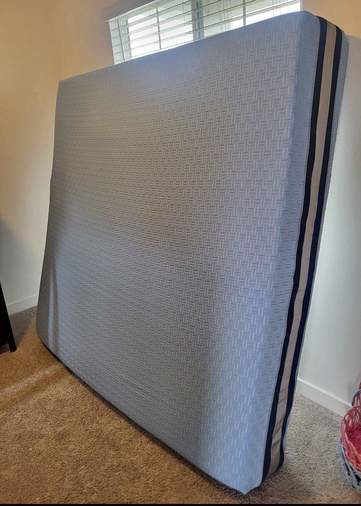 Blue burrito Premium Hybrid King Mattress! $175