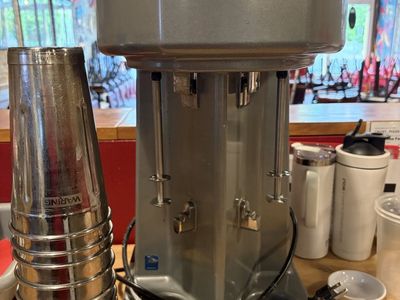 Waring Commercial 3-speed drink mixer