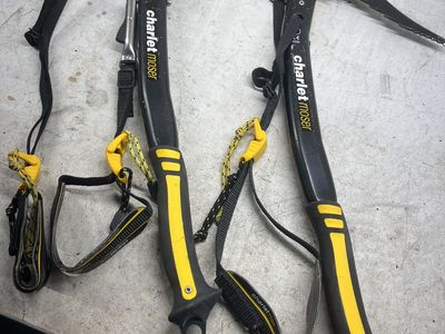 Charlet Moser Quasar Ice Climbing axes - pair - Excellent condition - Quick release leash, sharp blades