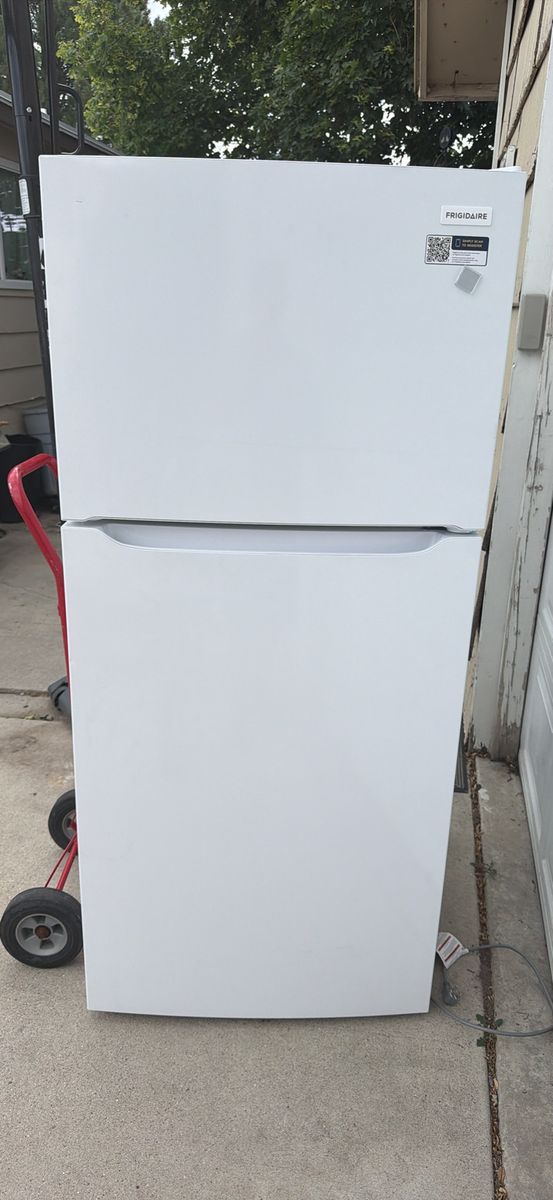 Frigidaire FRTE1835AW 18 Cu. Ft. Top Freezer Refrigerator - White