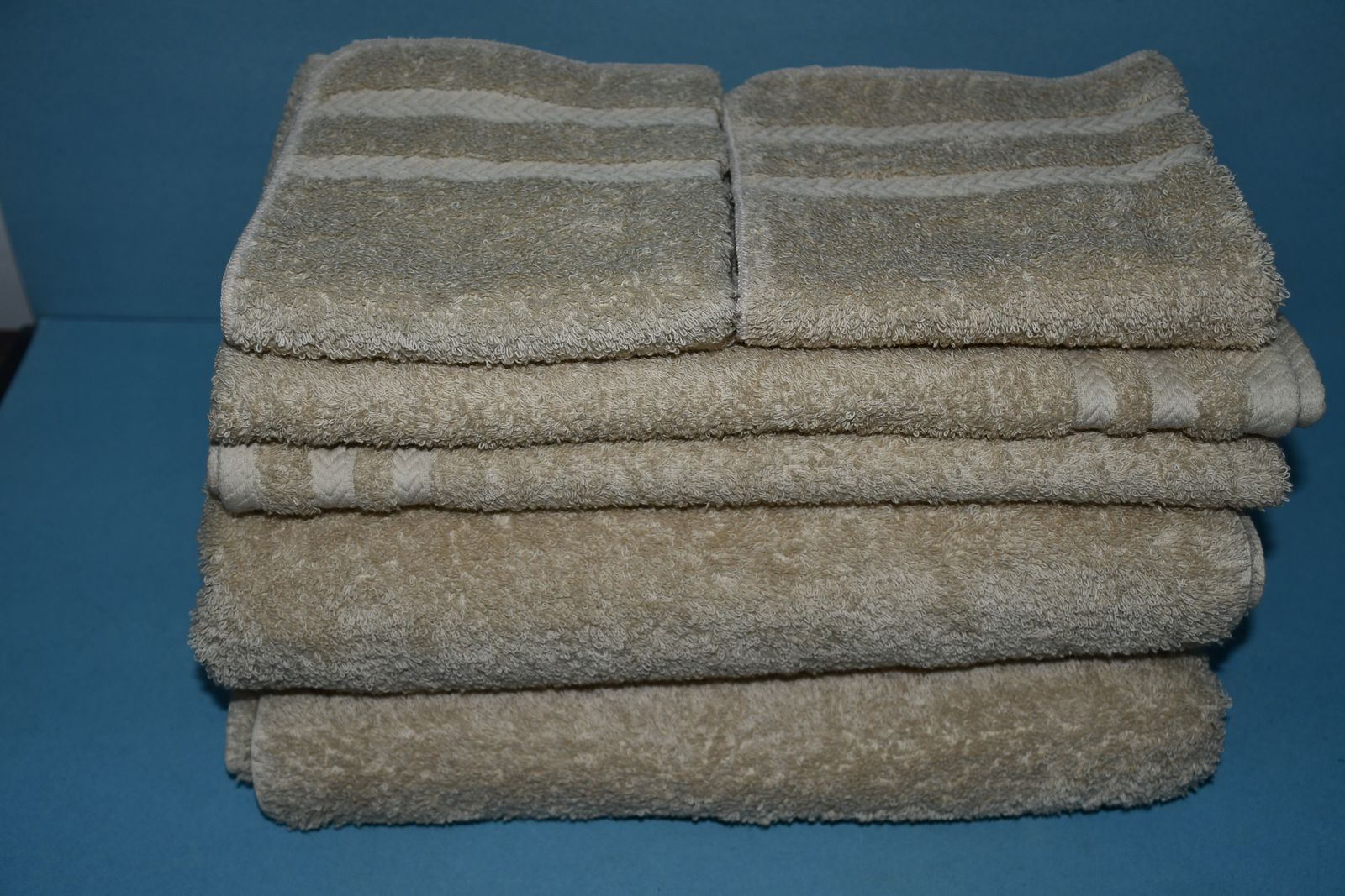 NEW 6 PIECE TOWEL SET ~ 2 BATH, 2 HAND & 2 WASHCLOTH ~ SAND ~ 100% EGYPTAIN COTTON ~ MARTEX ~ VERY NICE!