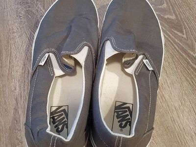 VANS SLIP ONS