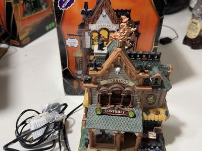 Lemax Spooky Town Sabrina's Costume Shop Halloween Village Building with Box