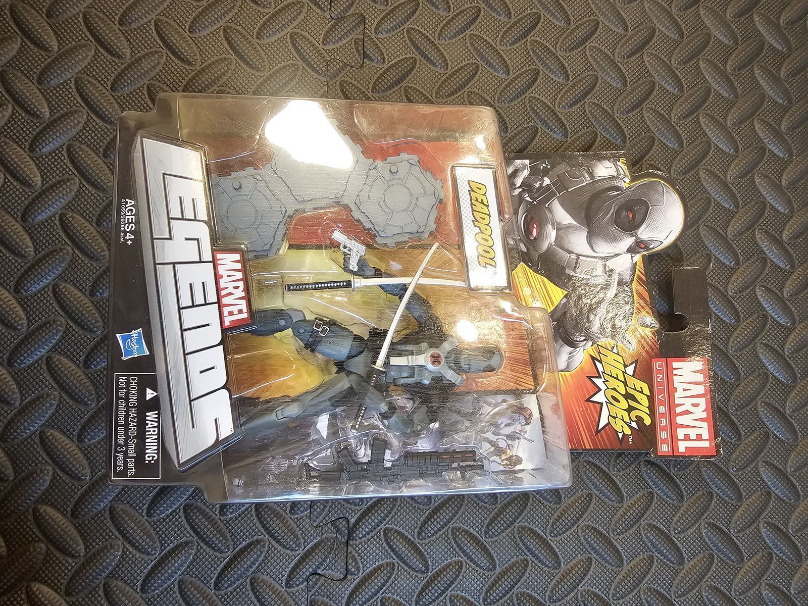 Hasbro Marvel Legends Epic Heroes Deadpool Gray X-Force New