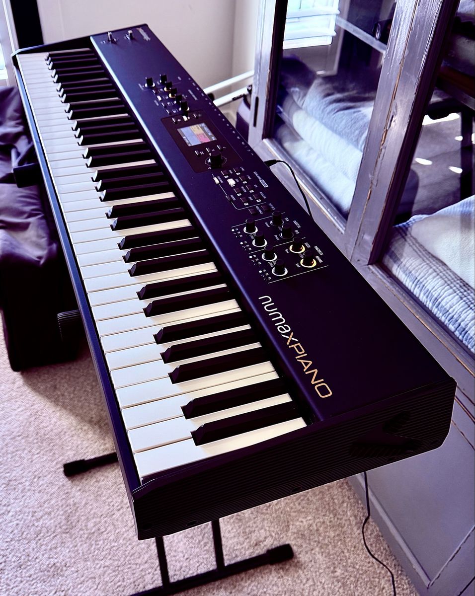 Studiologic Numa X 73-key Digital Piano with Hammer-action Keys