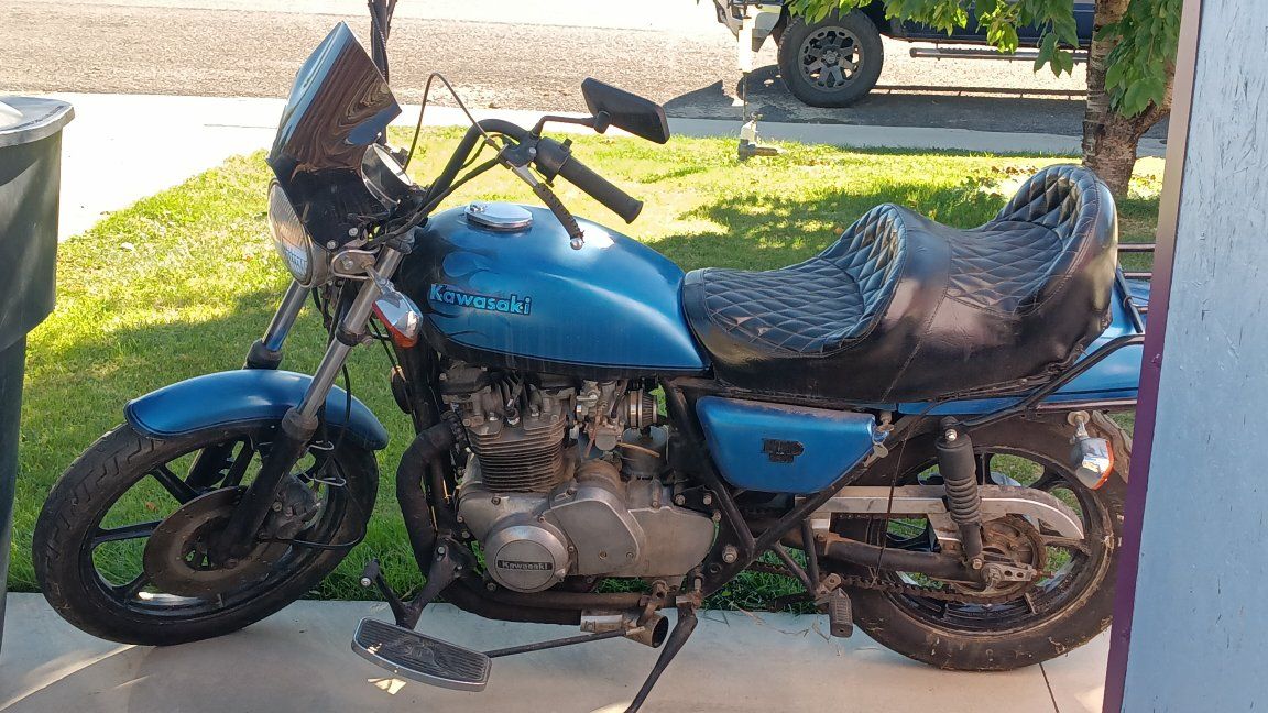 Kawasaki KZ750 1980s Blue Motorcycle - Vintage Cruiser Project Bike