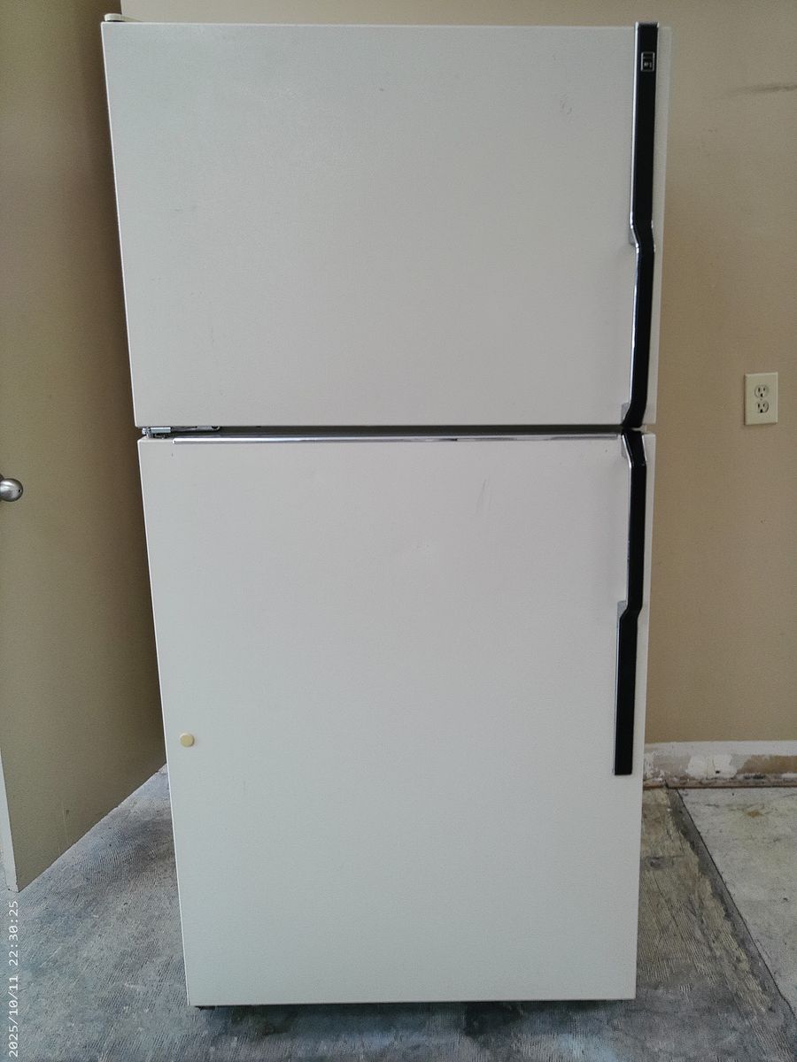 Kenmore 21 cf Refrigerator~90 Day Guarantee~Excellent Working Condition