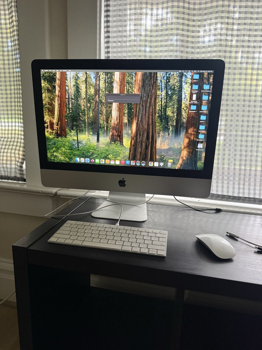 Apple iMac 21.5-inch Retina 4K (2019) - 3 GHz 6-Core i5, 8GB RAM, 255 GB SSD. Keyboard & Mouse Included