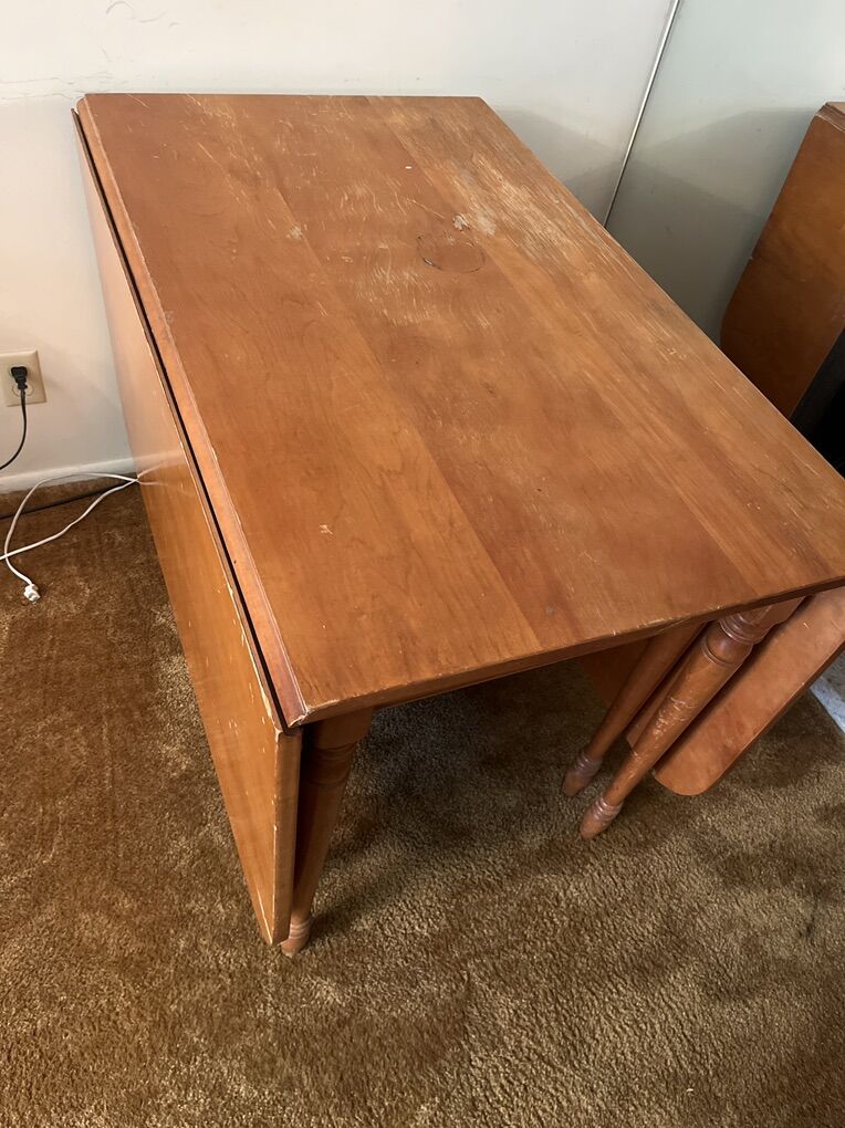 Drop-Leaf Dining Table – Versatile & Classic