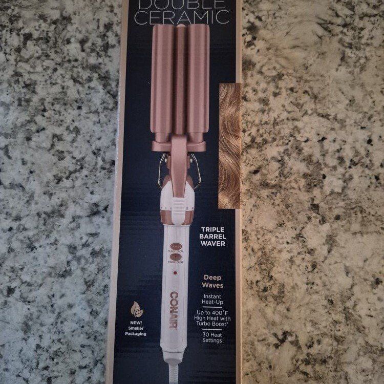 New in Box * Conair, Triple Barrel Waver