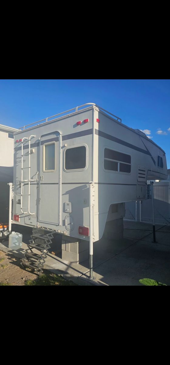 2004 Northland Grizzly 880 truck bed camper