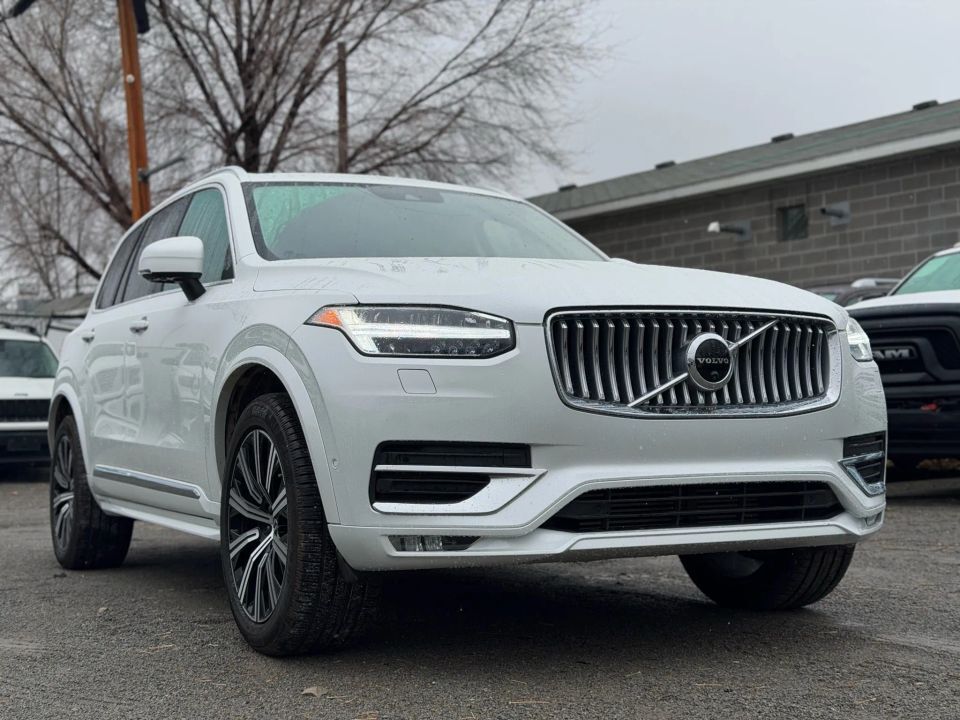2022 Volvo XC90 T6 Inscription 6-Passenger