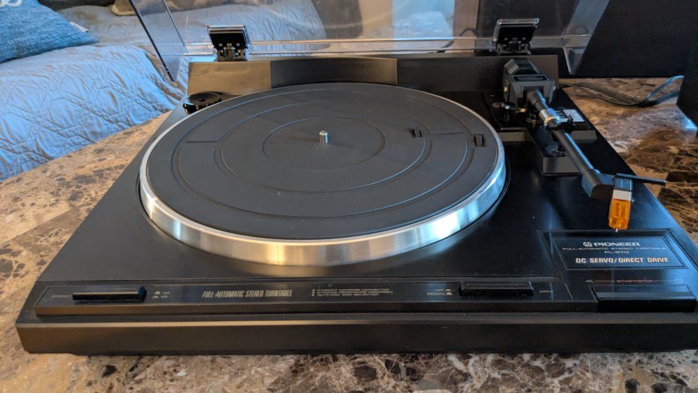 Pioneer record player turntable setup combo complete with receiver and speaker