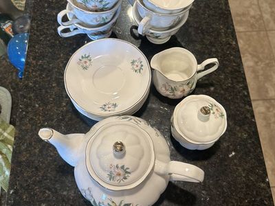 Vintage White Floral Teapot set