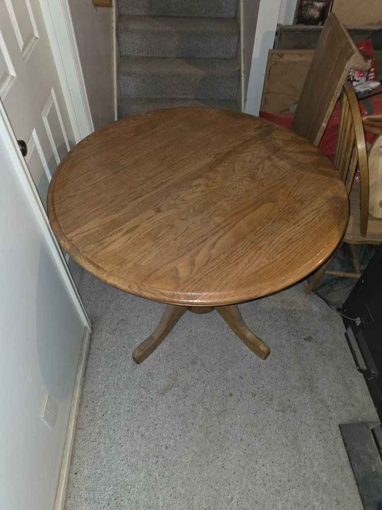 Oak Round Dining Table with 9 matching chairs, leaf and Pedestal Base