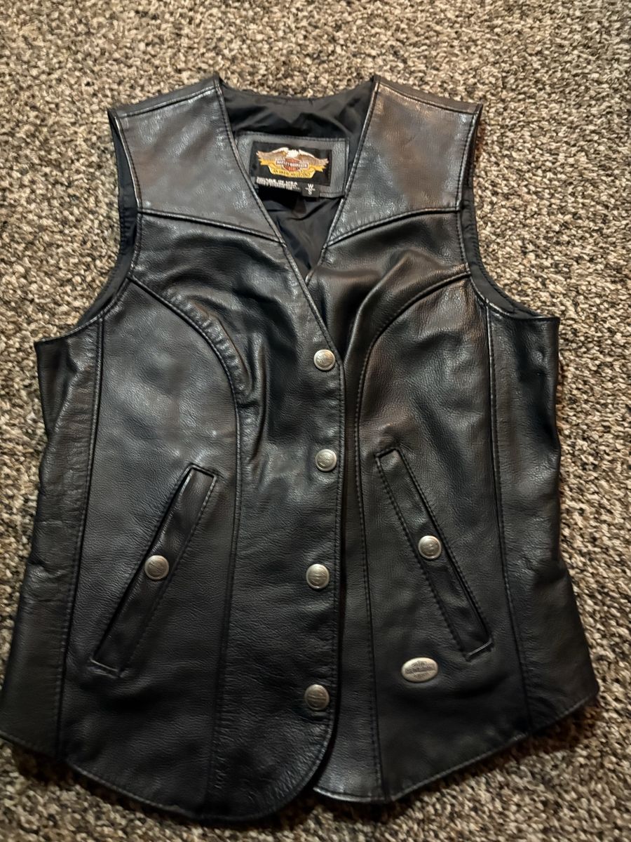 Women’s Harley Davidson small leather vest.