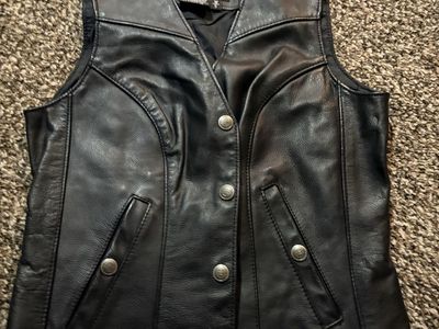 Women’s Harley Davidson small leather vest.