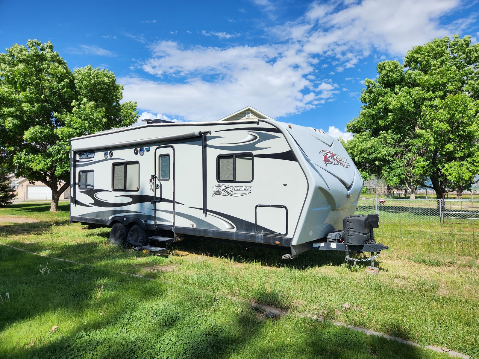 2017 Pacific Coachworks Rage’n Toy Hauler 25FBSL