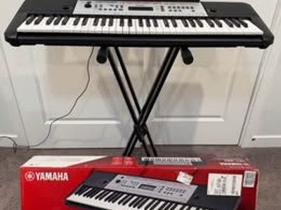 Yamaha YPT-260 61-Key Keyboard + Stand, Box & Adapter