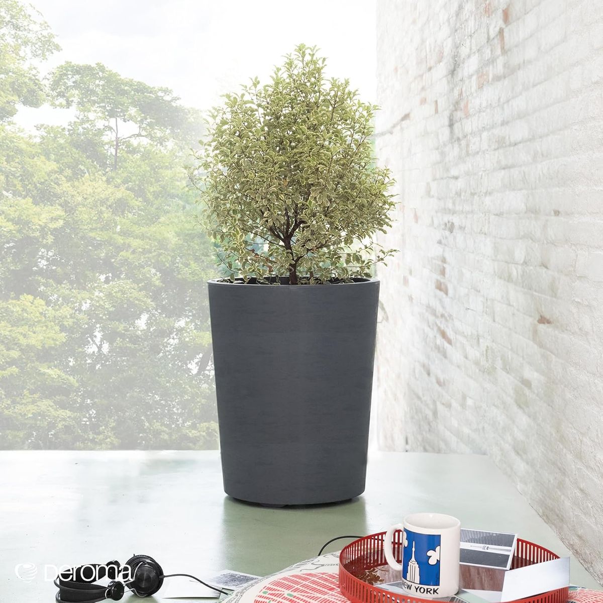 DEROMA BLACK PLANTER 21”x 17” TALL PLANTER