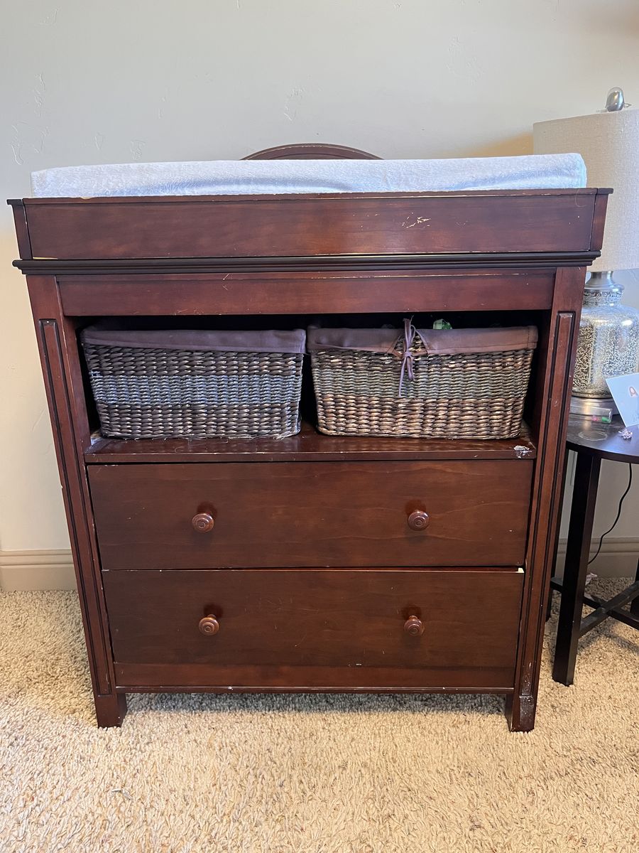 Changing table/Dresser