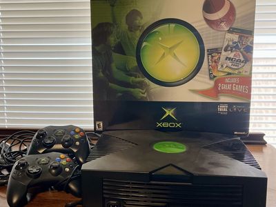 Original Microsoft Xbox Console Bundle with Box and Two Controllers